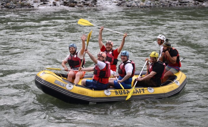 Spor Bakanı Bak, Fırtına deresinde rafting yaptı