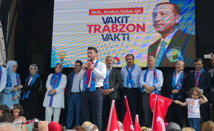 AK Parti Trabzon'da miting düzenledi