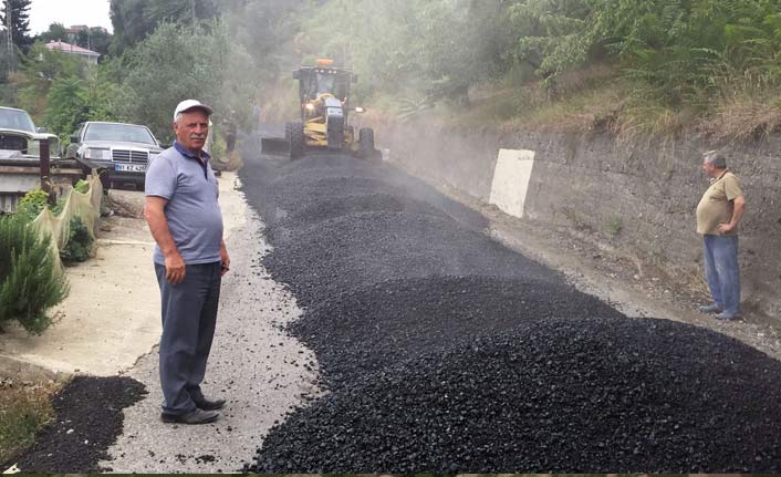 Büyükşehir Çaykara ve Yomra'da yol yapıyor