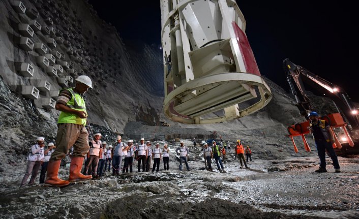 Yusufeli Barajı'nda beton dolguya başlandı