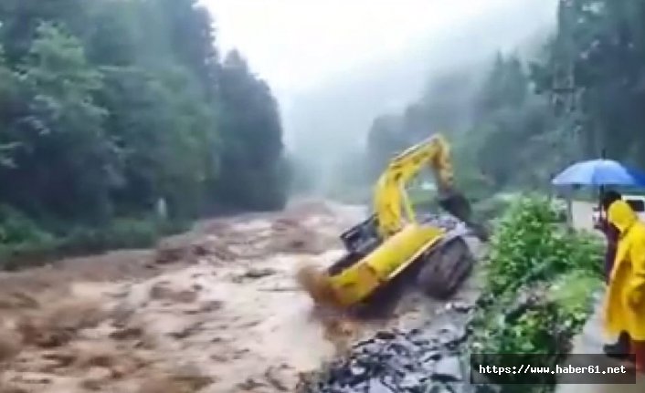 Sele kapılan iş makinasının enkazına ulaşıldı