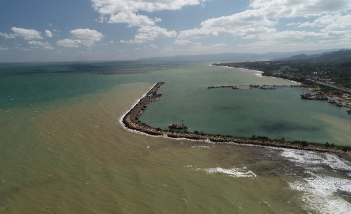 Karadeniz çamura döndü