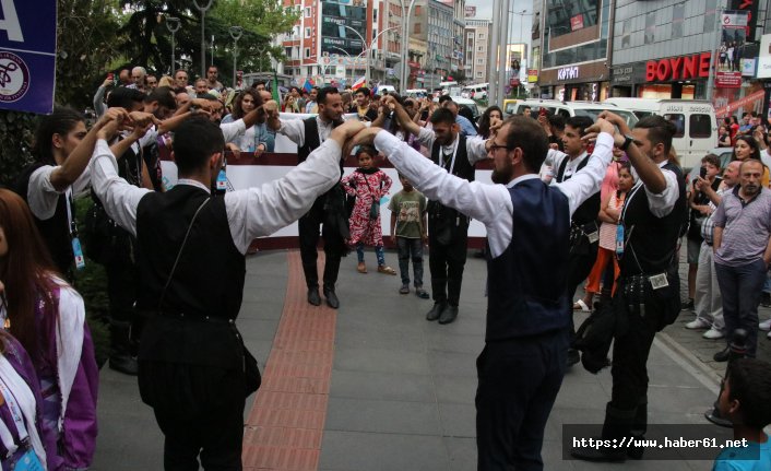 Trabzon sokakları festivalle şenlendi