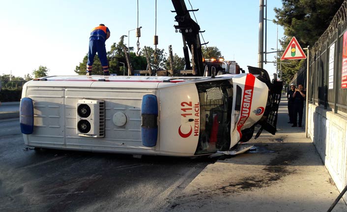 Hasta almaya giderken hastanelik oldular: 3 yaralı