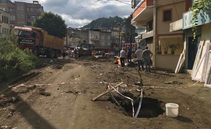 Sel sonrası temizlik çalışmaları devam ediyor