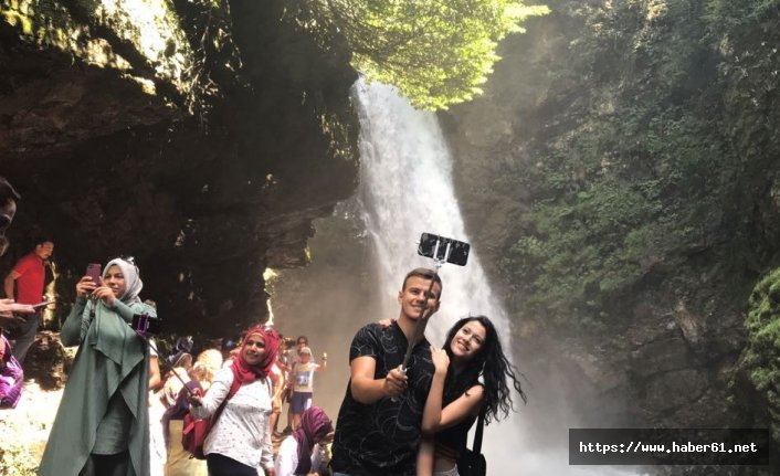 Rize'deki Şelale turistlerin ilgi odağı