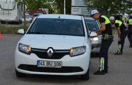 Giresun'da polis sürücülere çay ikram etti