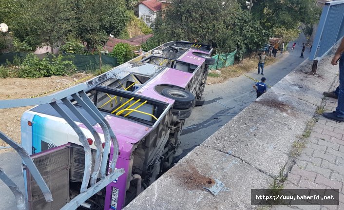 İstanbul'da belediye otobüsü deverildi yaralılar var