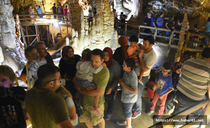 Karaca Mağarası’nı Arap turist akını. 27-08-2018