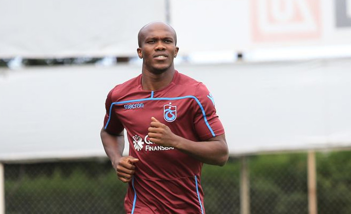 Anthony Nwakaeme takıma ısınıyor