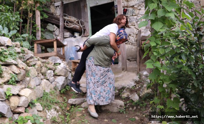 MS hastalığı nedeniyle annesinin sırtında taşığı Nejla'ya destek