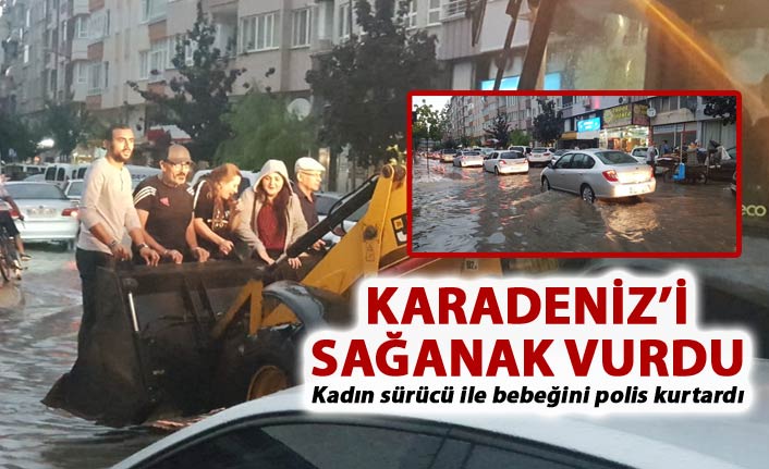 Karadeniz'de sağanak - Kadın sürücü ile bebeğini polis kurtardı