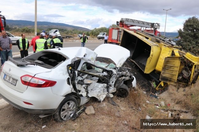 Asfalt yüklü kamyon otomobille çarpıştı: 1 ölü 3 yaralı 