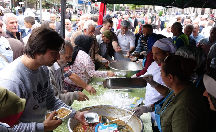 Trabzon'da aşure dağıtımı