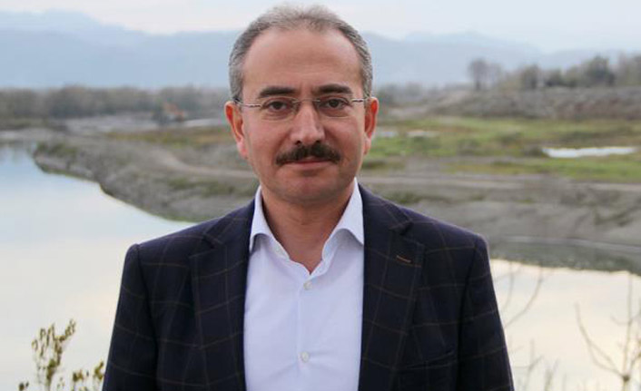 Dündar, aşure dağıttı.