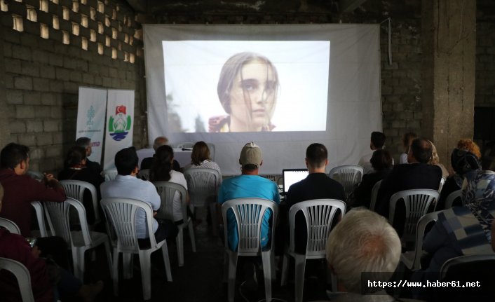 Çay alım yerinde film keyfi