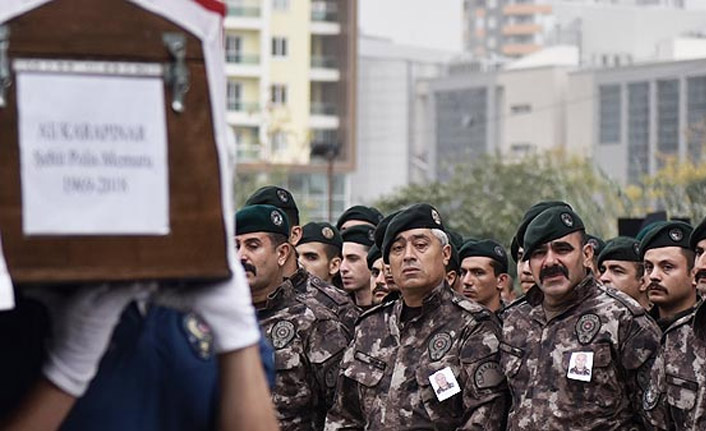 Şehit polisi böyle uğurladılar