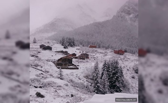 Rize'de yaylalar beyaza büründü 