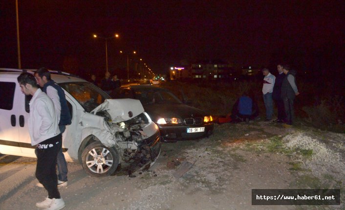 Antrenman izleyen çifte otomobil çarptı: 1 yaralı 