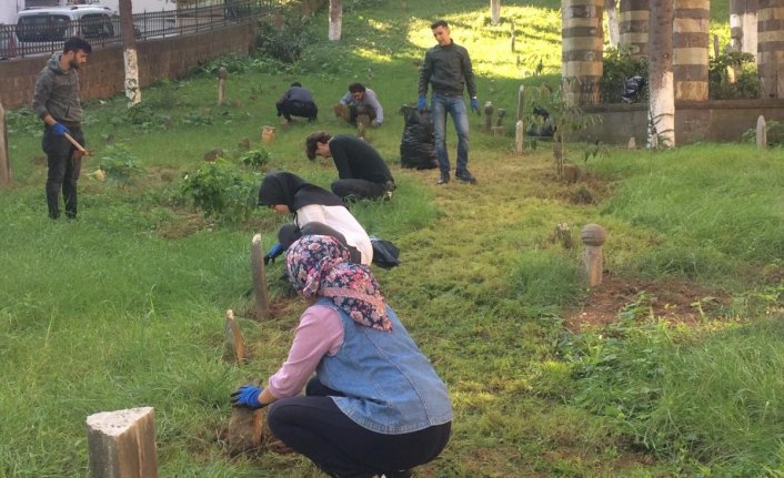 Öğrenciler projelerini mezarlıkta tamamladı 