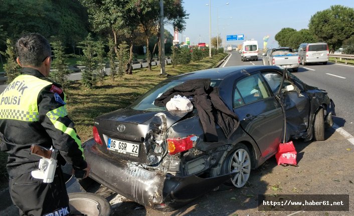 Lastiği patlayan araç takla attı! Yaralılar var!