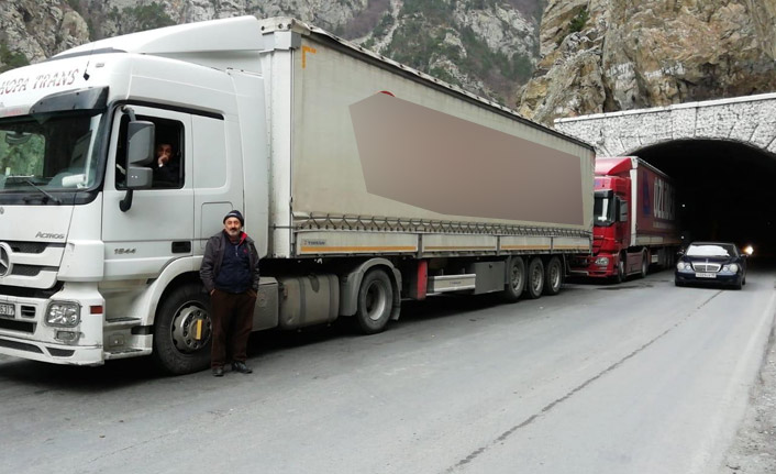 Gürcistan'da Türk tır şoförlerinin çilesi bitmiyor