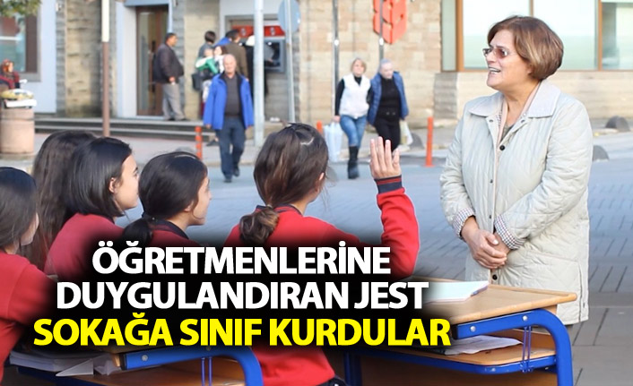 Emekli öğretmenlere duygulandıran ‘Sokakta Sınıf’ jesti