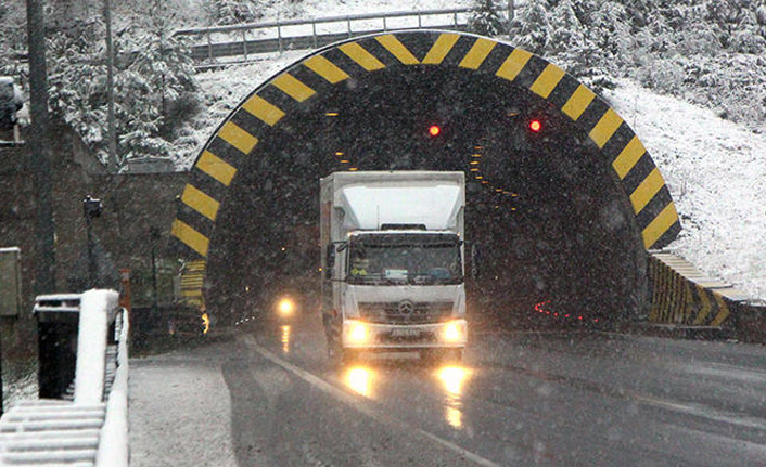 Bolu'da kar yağışı başladı, ulaşım yavaşladı