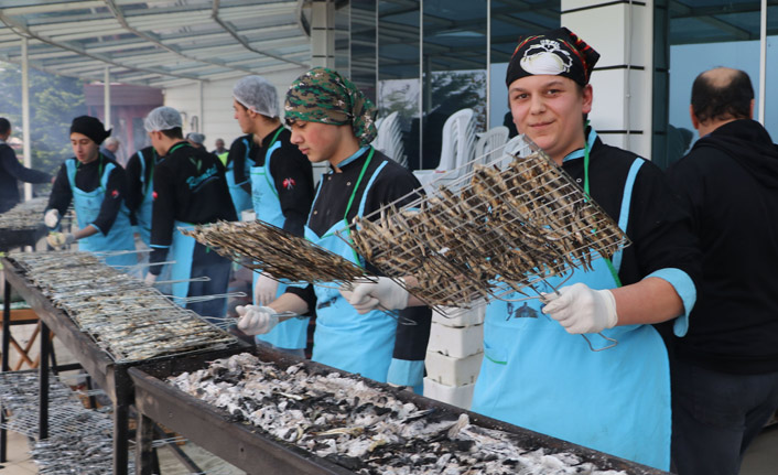 Sağanak, Hamsi Festivali'ne engel olamadı