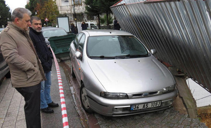 Maltepe'de kaldırım çöktü!