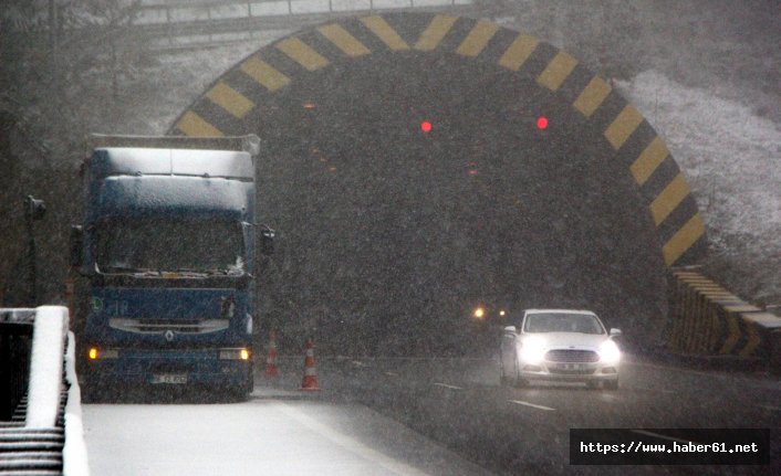 Bolu Dağı'nda trafiğe kar engeli