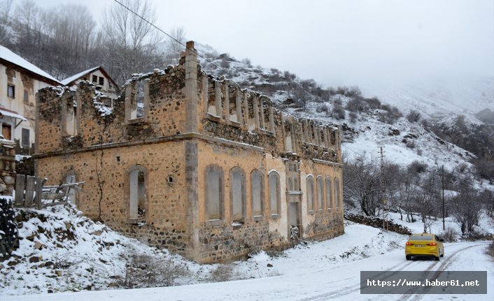 Gümüşhane'de kar yağışı  etkili oluyor