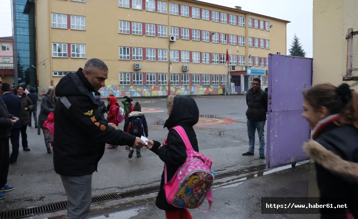 Okuldaki devamsızlık sorunu yemek fişi ile çözüldü