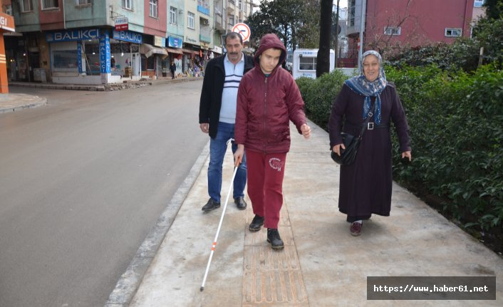 Kaldırıma park edilen araca çarpan görme engelli çocuk konuştu 