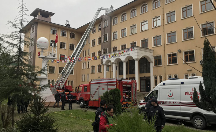 Rize'de okulda yangın çıktı