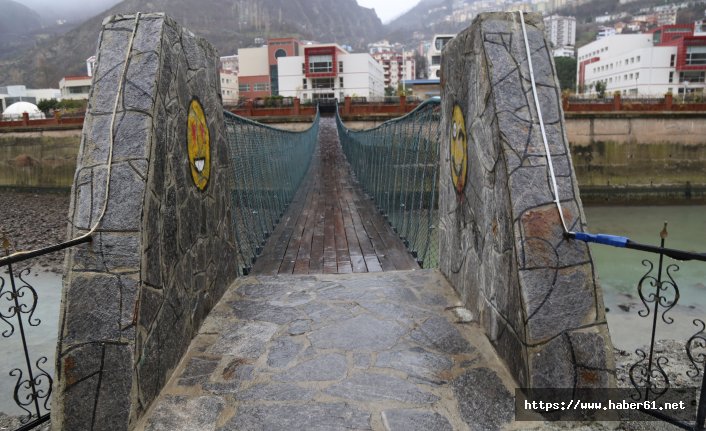 Üniversiteli iki genç köprüden Çoruh Nehri'ne düştü!