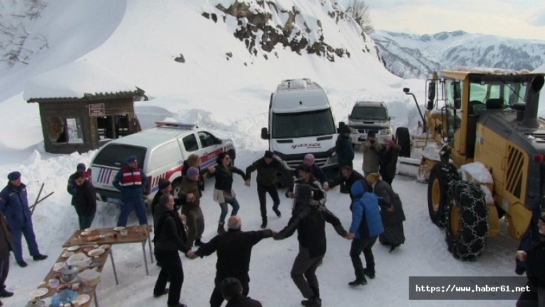 Artvin'de karın tadını böyle çıkardılar