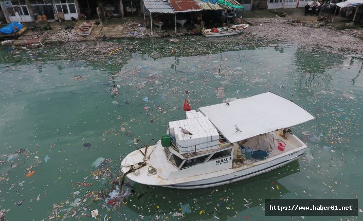 Rize’de balıkçı barınağı çöplüğe döndü