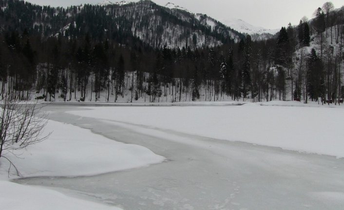  Donan Karagöl, farklı bir güzelliğe büründü 