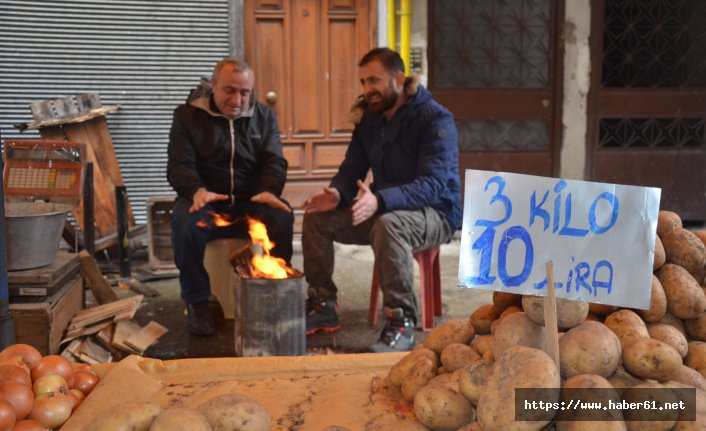  Pazarcıların ‘soğuk’ mesaisi