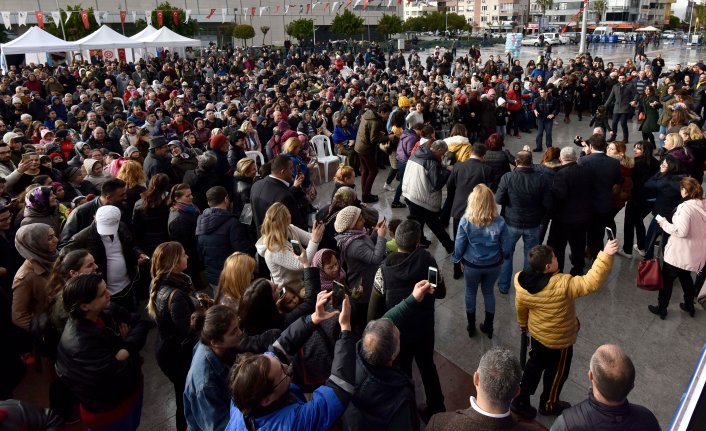 Antalya'da 5 ton hamsi dağıtıldı