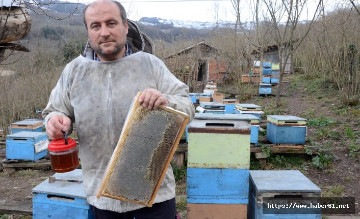 Ürettiği balı sosyal medyadan satıyor