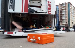 Samsun'da ambulans ile otomobil çarpıştı: 6 yaralı