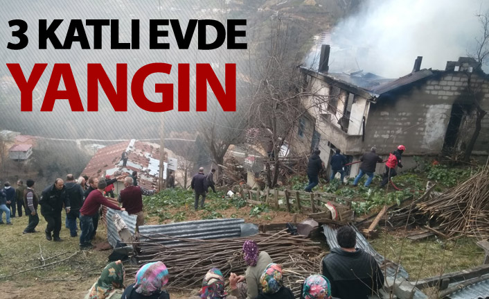 Rize'de 3 katlı evde yangın çıktı