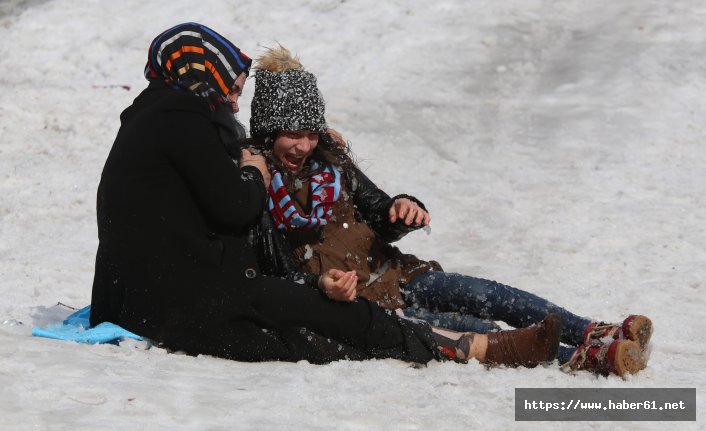 Ayder'de kar festivali ‘kardan adamsız’ geçti 