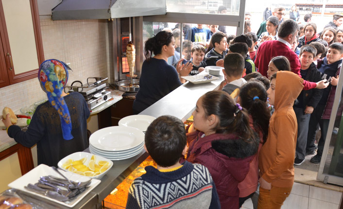 Bu lokantada öğrencilere ücretsiz yemek var