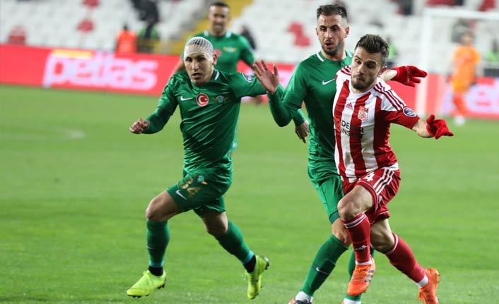 DG Sivasspor Akhisarspor'u geçti