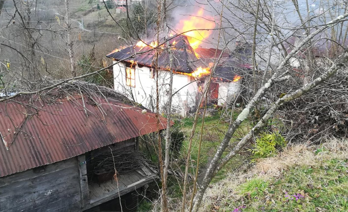 Uykudan yangınla uyandılar