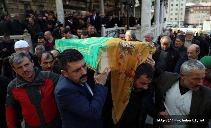 Kazada ölen şehit annesinin cenazesi toprağa verildi!