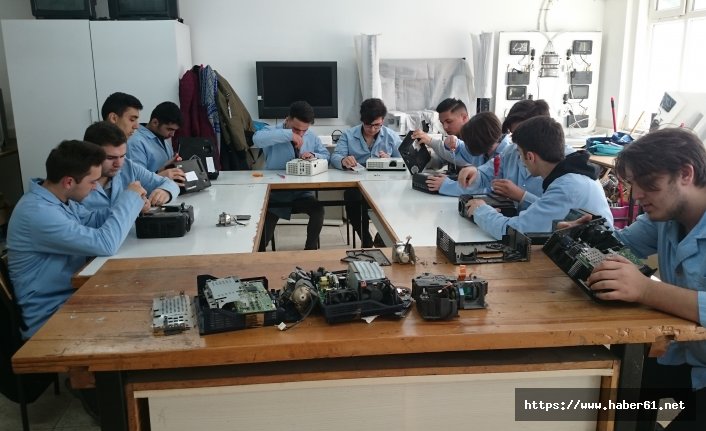 Öğrencilerden elektronik çöp değildir projesi